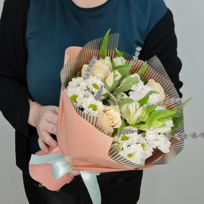 Букет из роз, хризантем и альстромерий, фото 4